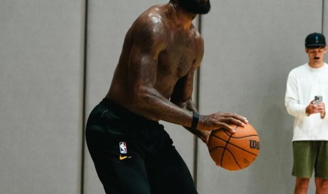 开云体育官网-冠军队友！摄影师晒詹姆斯和乐福6月在纽约训练组图