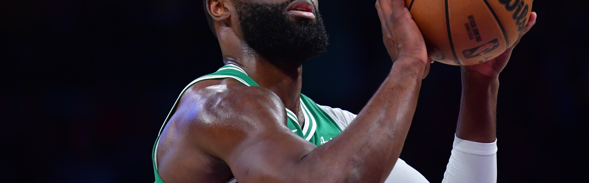 开云-记者：奎塔的缺席让绿军没了守错防的资本 布朗整体进攻不够高效