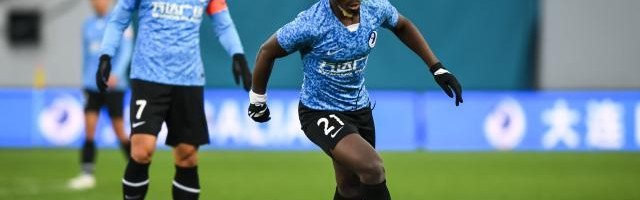 kaiyun-轻敌？大连人全华班首发葬送3分 半场纠错难改局势