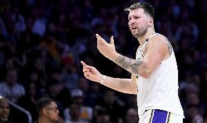 防守没了！湖人3连败失分为118/146/118 场均让对手得127.3分